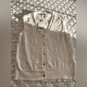 NWT Zara vest size mediumm